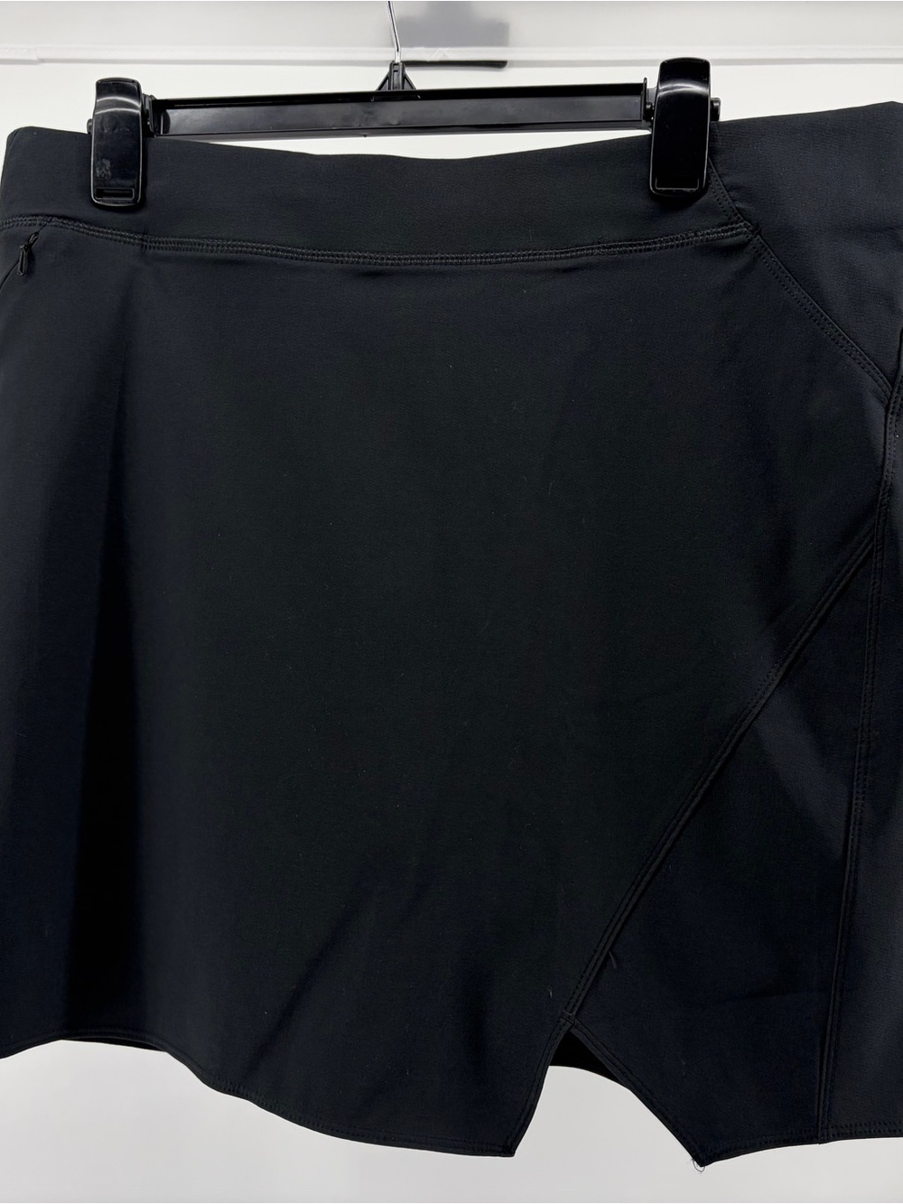Columbia Active Skort‎ W/Zip Pocket, Omni Shield Advance Repellency Black Size L